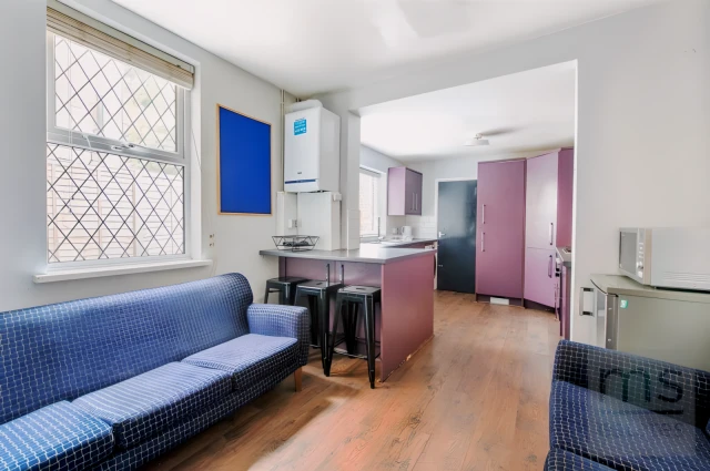 Room 6, Kimbolton Avenue, NG7 1PT 4