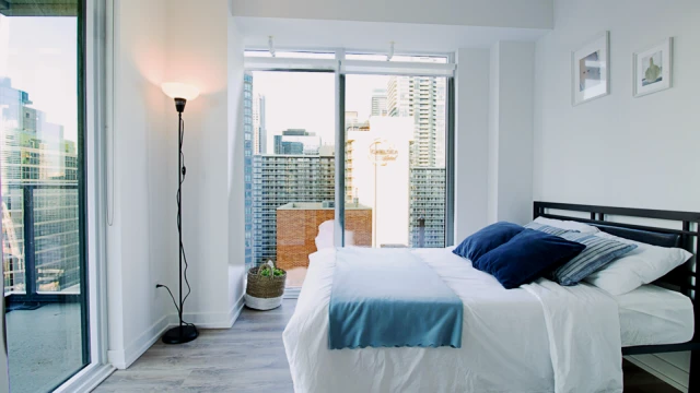 Liwinco - Yonge Dundas Street (20 Edward St) 3