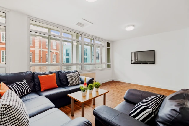 E13, Sangha House, LE1 5SP 2