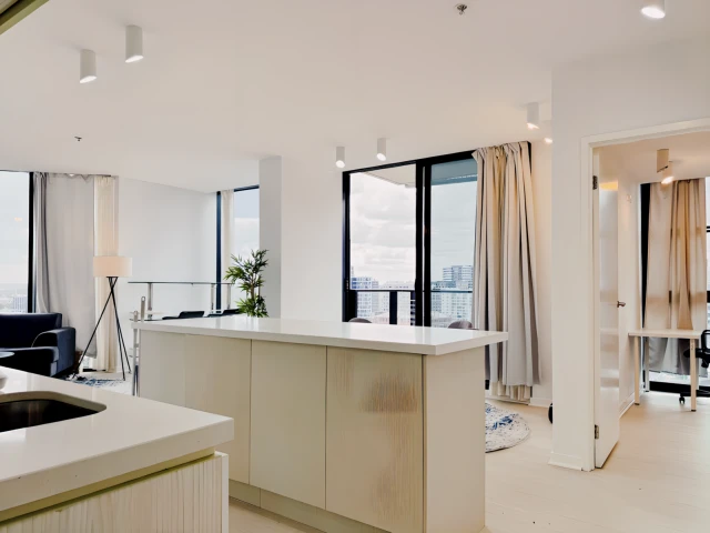 673 LaTrobe St 1