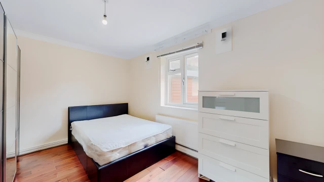 Tarling Road 24666# 4