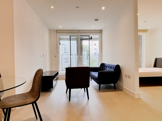 The Avenue 24920# 4