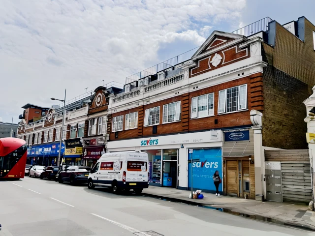 Kilburn High Road 25007# 1