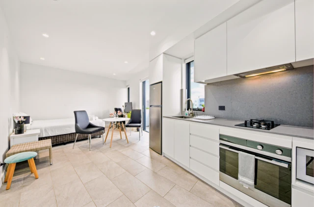 1 Lyons St 2