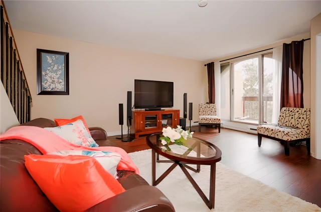 Walking distance to U of T&Centennial college 1