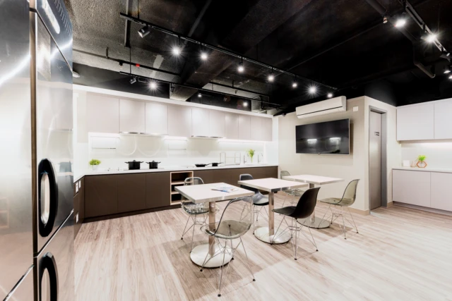 The Bauhinia Hotel (Tsim Sha Tsui) 2