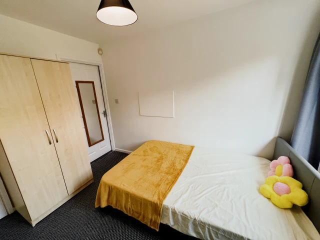 103 De Montfort Way - Coventry student accommodation - room 1
