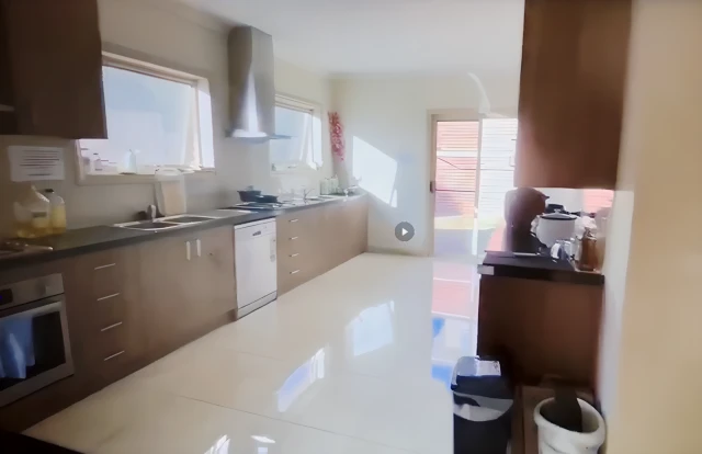 32 Koonawarra Street 1