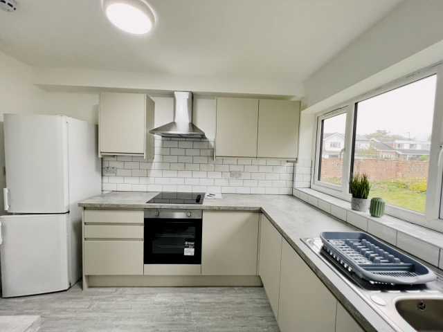 151 De Montfort Way 3