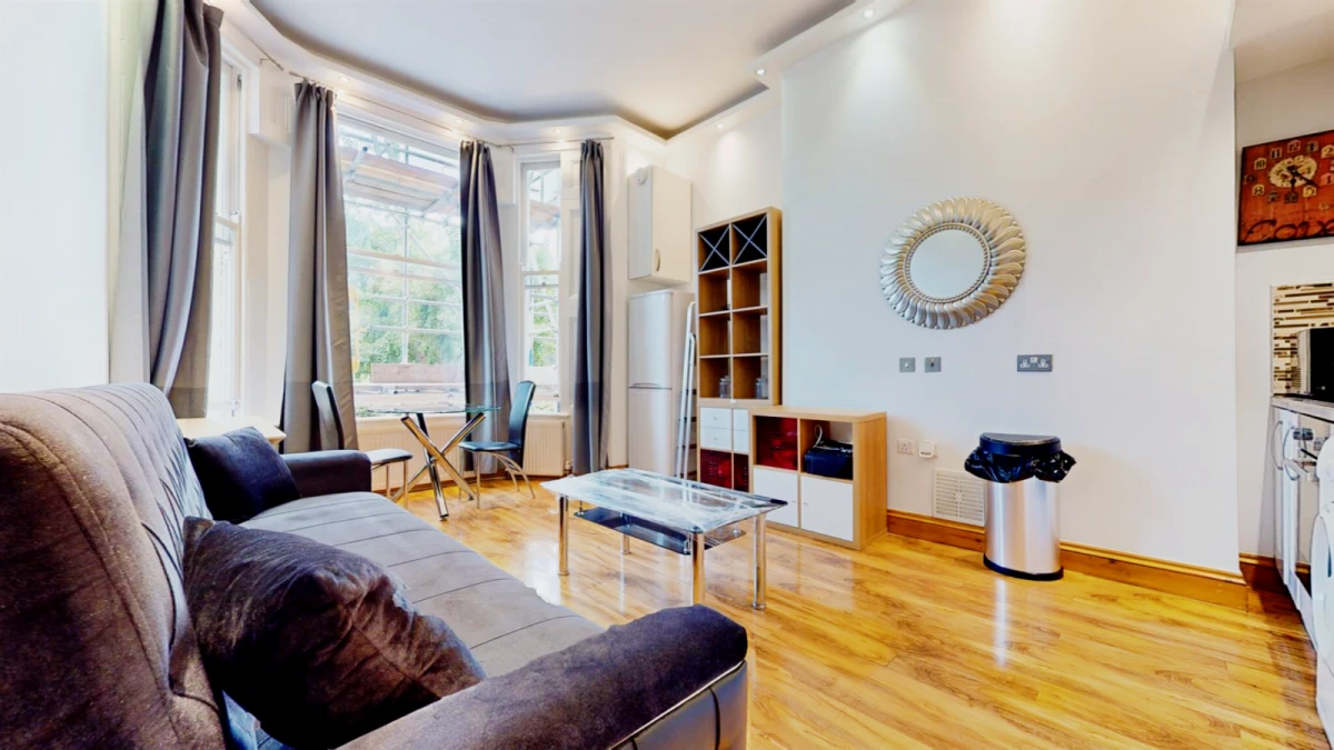 West Cromwell Road, Earls Court 0