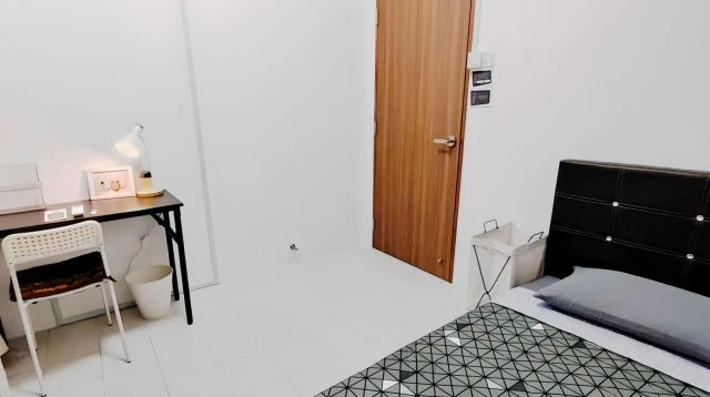 Lakepoint Condo - BESPOKE 4