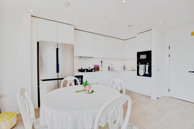 3 Bed Flat, Caldon Boulevard, HA0 1