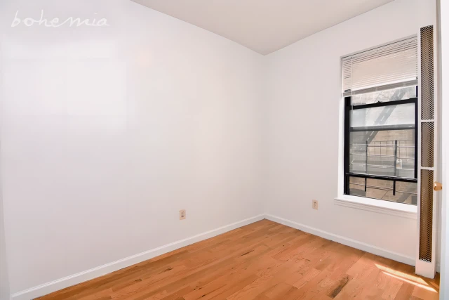 65 Nagle Ave 3