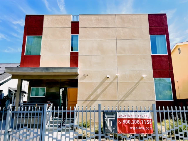 1331 1/2 W 37th Pl 1