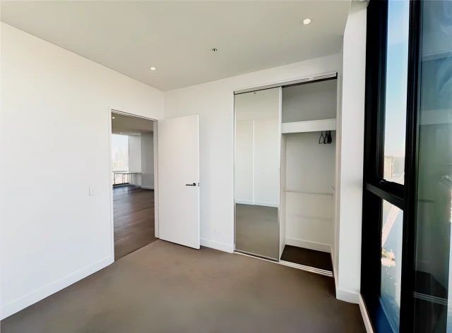 915 Collins Street 3