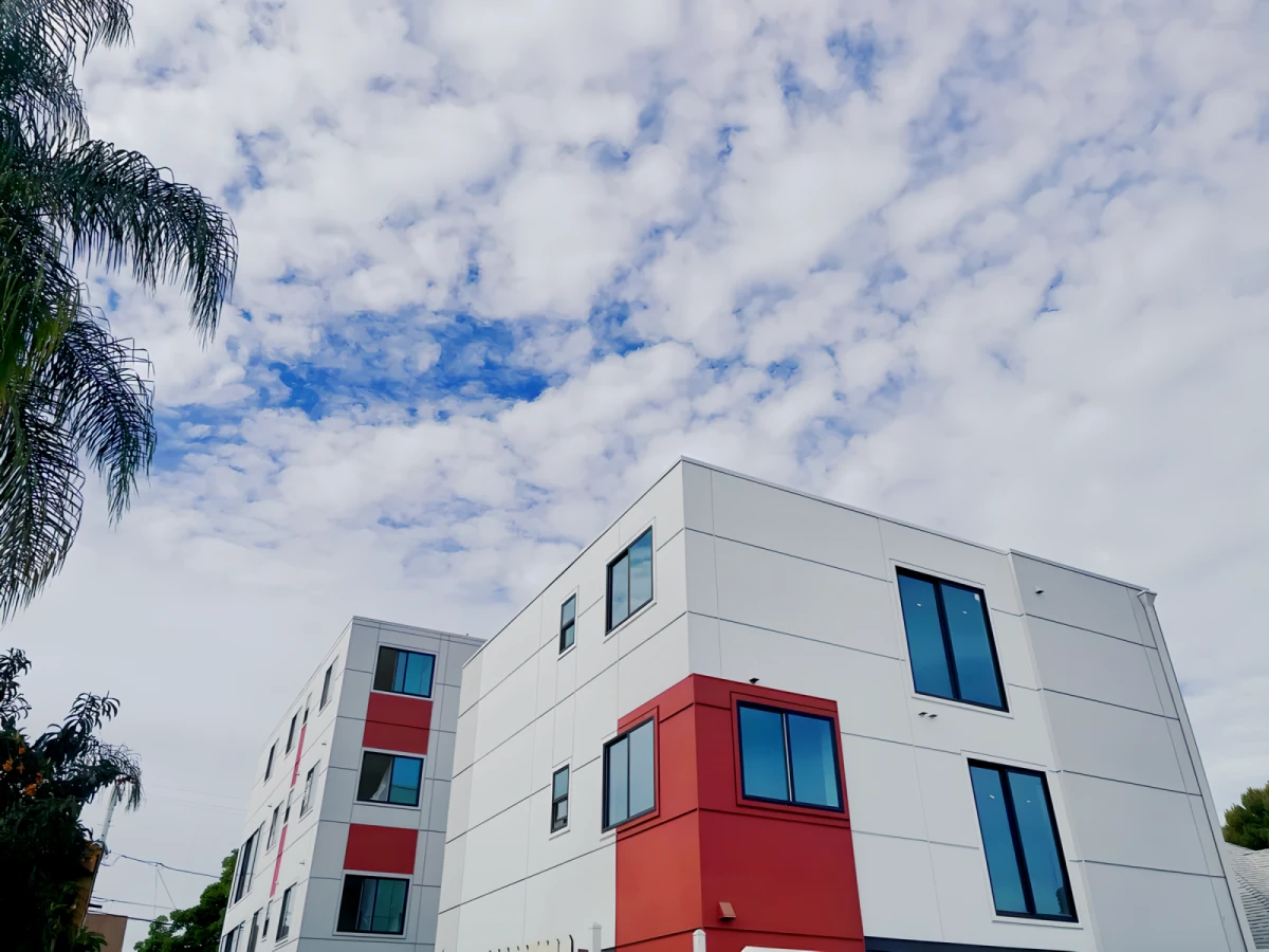 1353 1/2 W 37th St 0