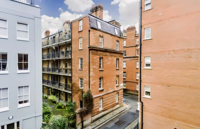 LH-Bloomsbury Plaza 3