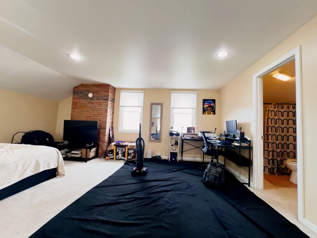 匹兹堡+Southside+1200大平层studio 1室一厅1卫1厨1大层 3