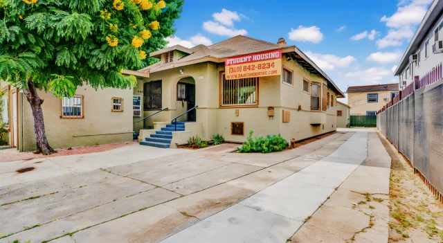 1296 W Jefferson Blvd