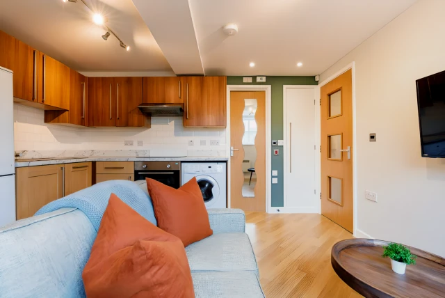 Flat 6 Shiners Yard, 123 Jesmond Road 1