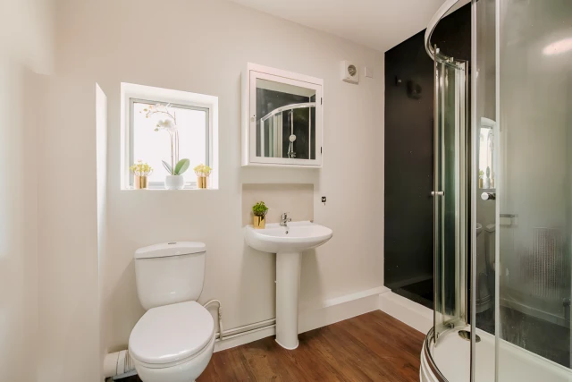 Flat 3, 28 Church Street 2