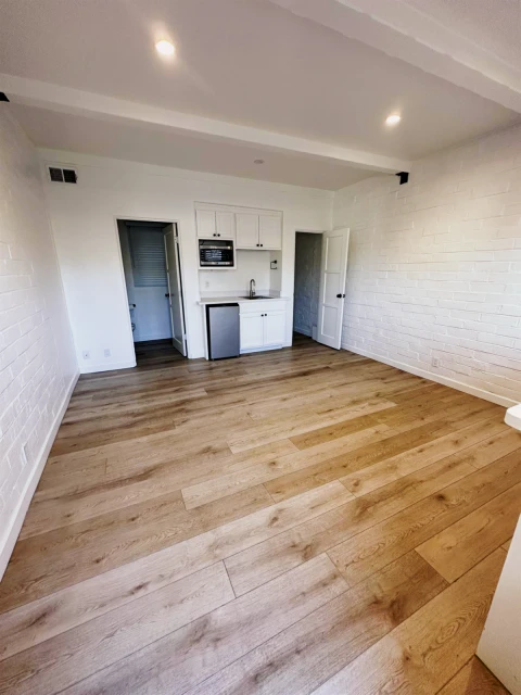 1214 Coast Village Road 3