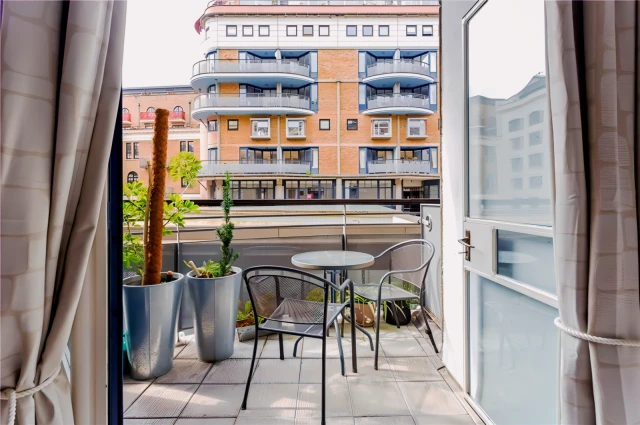 LH-Compass Court 4