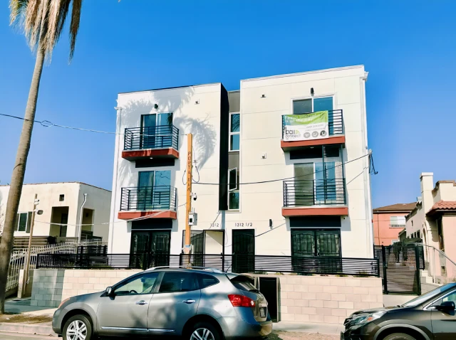 1312 N Mariposa 4