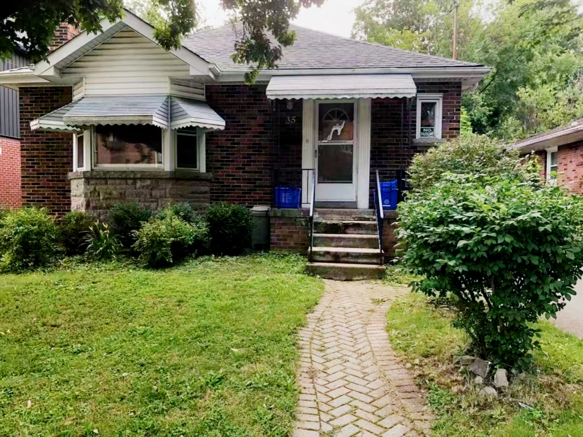 35 Bowman St 0
