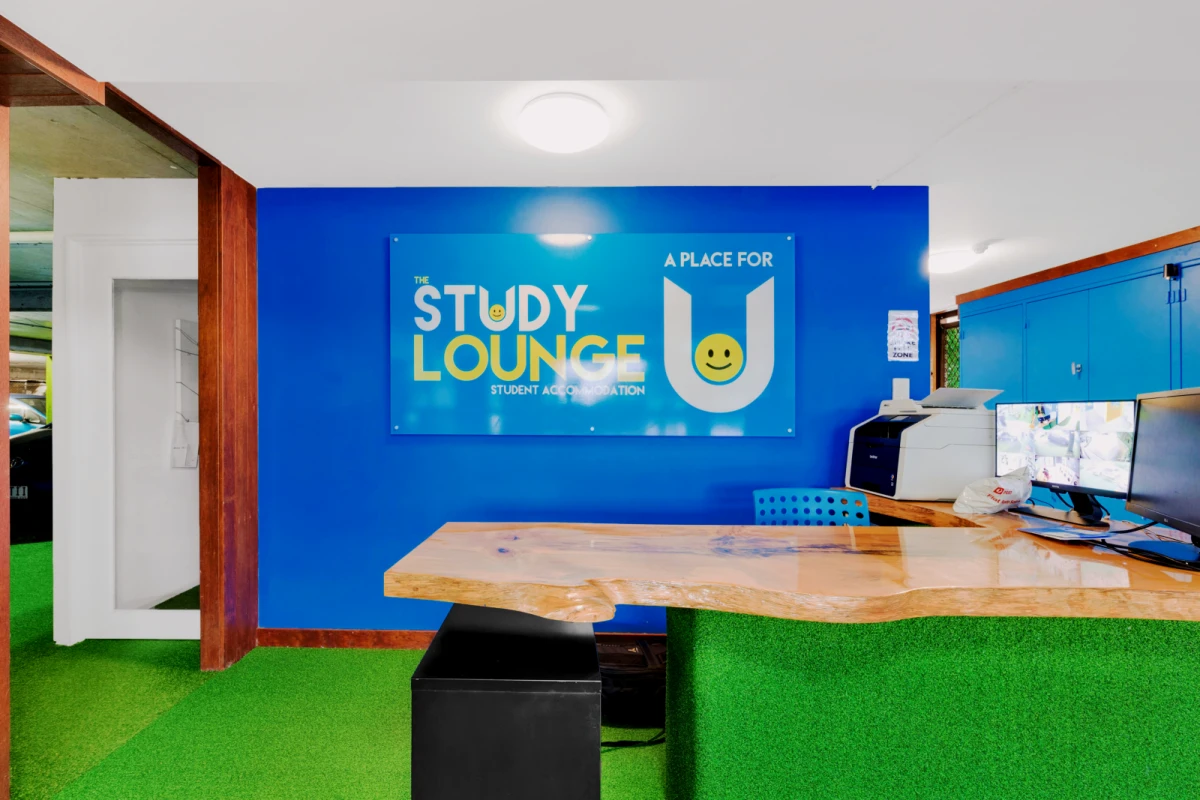 77 Sir Fred Schonell Dr 0