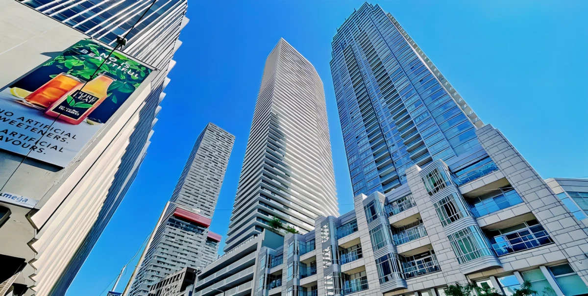 2221 Yonge Condos 0