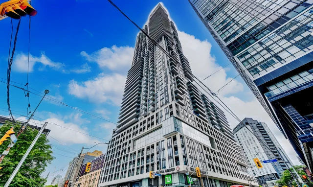 Dundas Square Gardens Condos 1