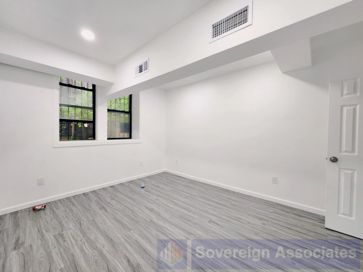 112 Nagle Avenue - New York student accommodation - 3 Beds 1 Bath