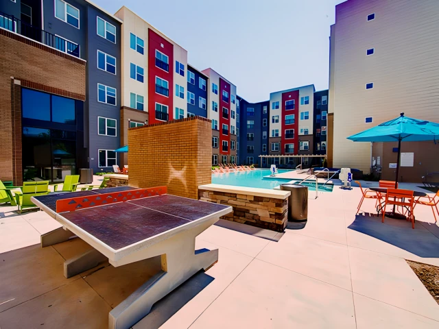 U Centre on College 4