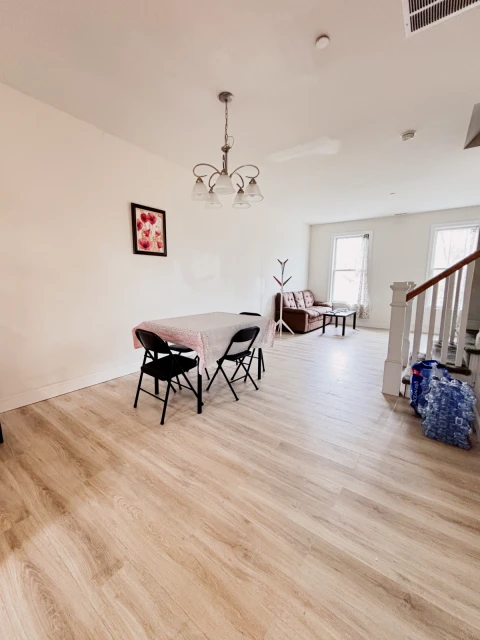 伊萨卡BELLE SHERMAN三室三卫找一个室友 2