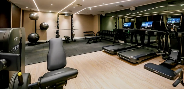 Royal Warwick Square 1