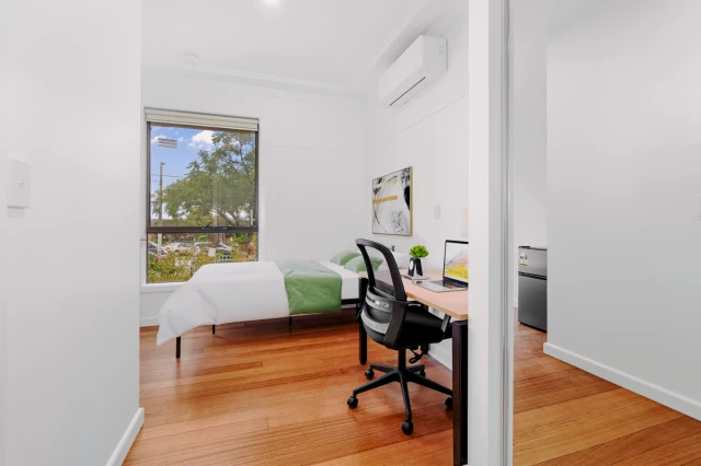 74 Railway Parade South 4