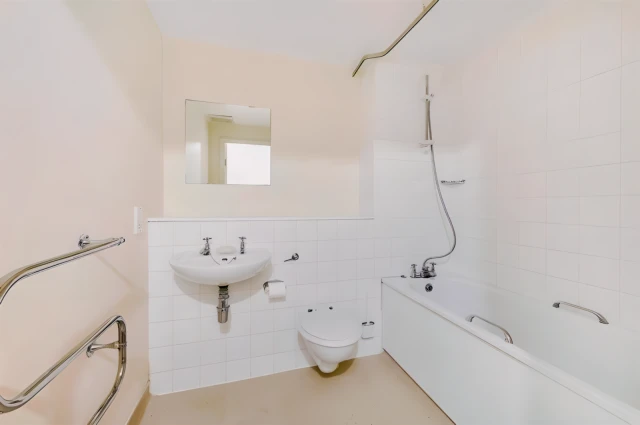 LH-3 Salamanca Place 2