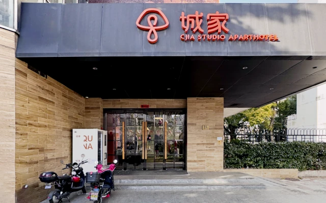 Caohejing Caobao Road Metro Station Store - CJIA Apartment 1