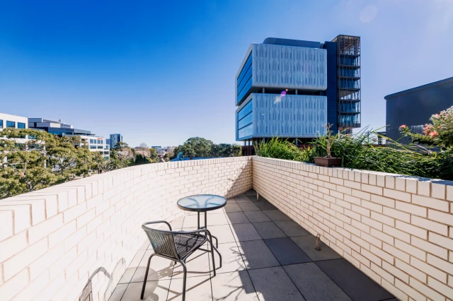 Studio Apartment in Surry Hills 3