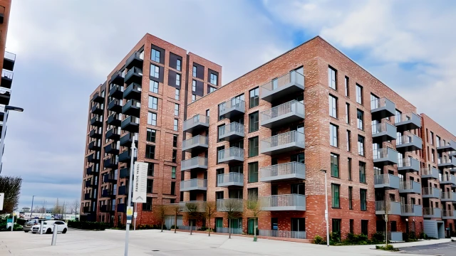 Cedrus Avenue 12979# 4