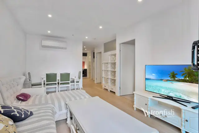 8 Sutherland Street, Melbourne 1