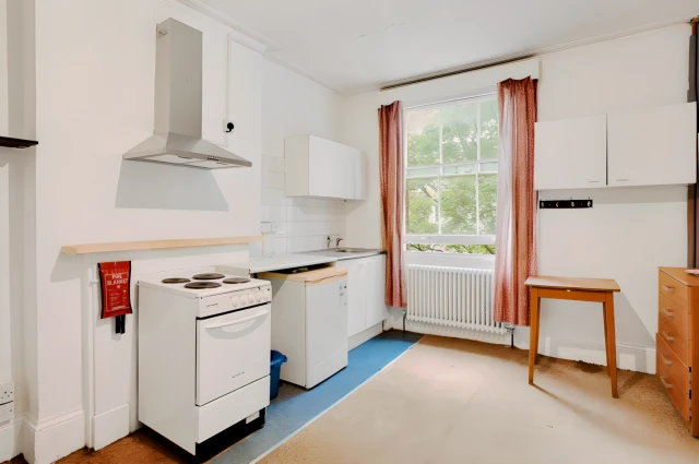 Kensington Gardens Square 12490# 3