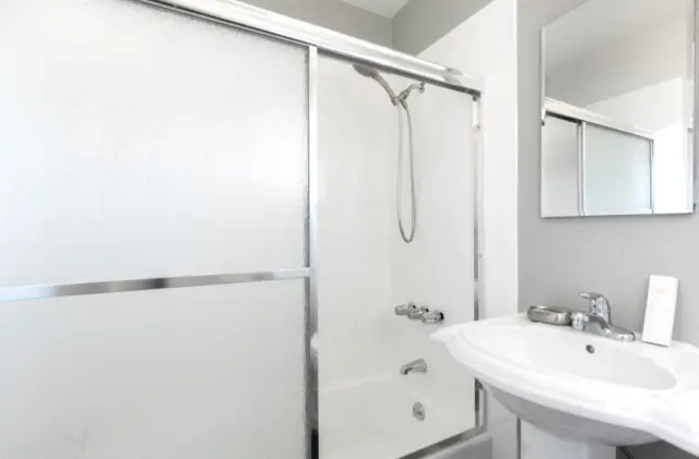 Hawthorne Apartment 4