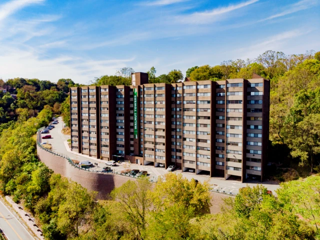 Walnut Towers at Frick Park 1