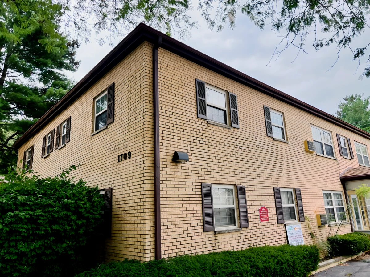 1709 W John 0