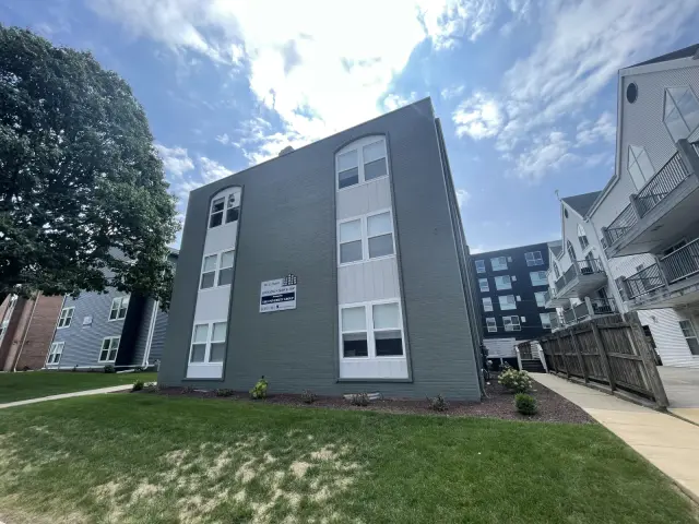 103 E. Daniel, Champaign 3