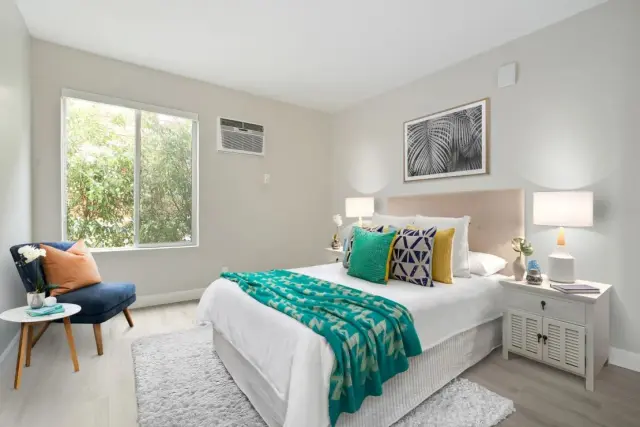Hilgard Apartments 0