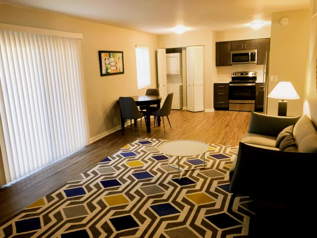 107 E Healey Street, Champaign, IL 61820 4