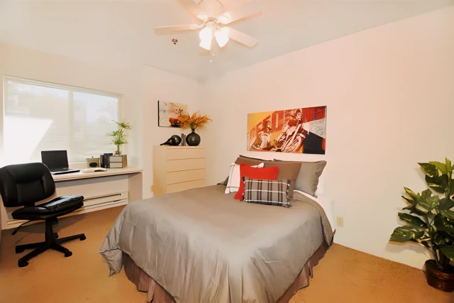 908 W. Stoughton, Urbana 4